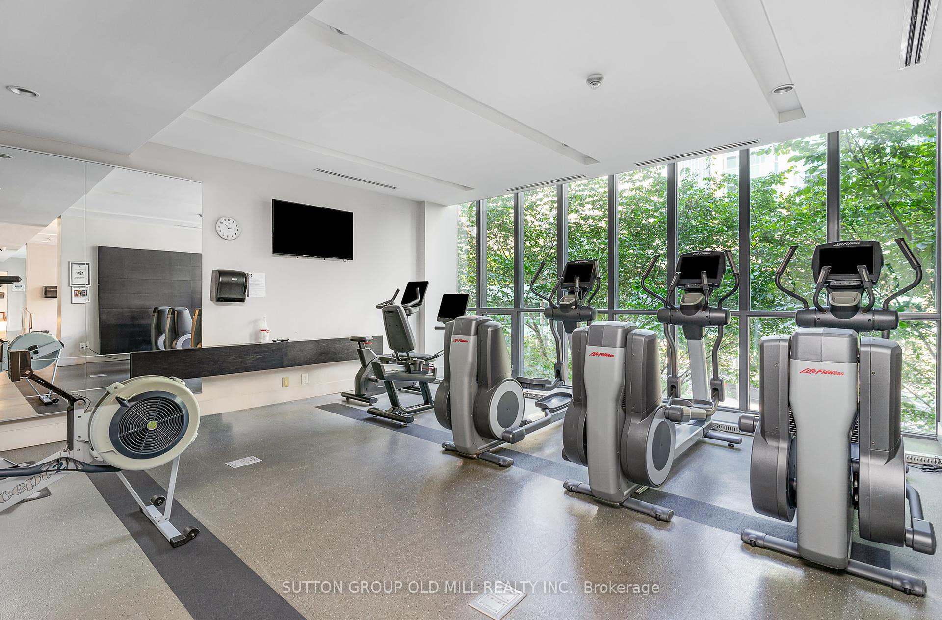 2 Bedrooms Condo at 110 Charles, Toronto For sale