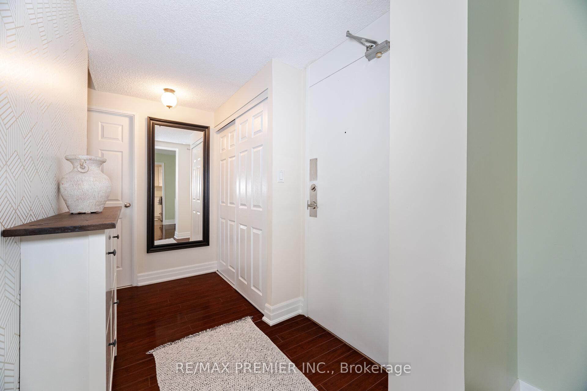 2 Bedrooms Condo at 270 Scarlett, Toronto For sale