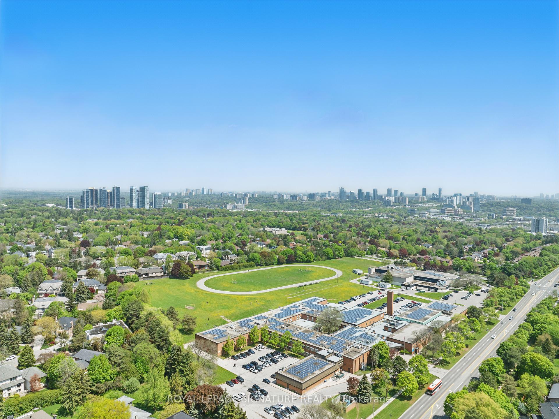 4 Bedrooms Condo at 96 Crimson Mill, Toronto For sale