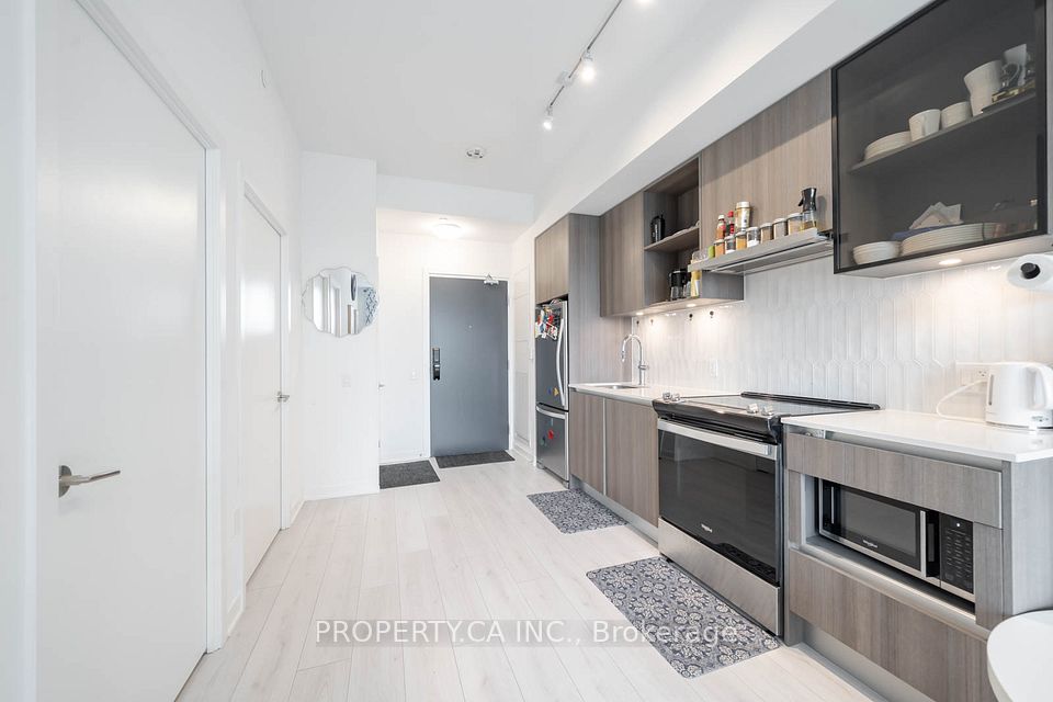 395 Dundas Street