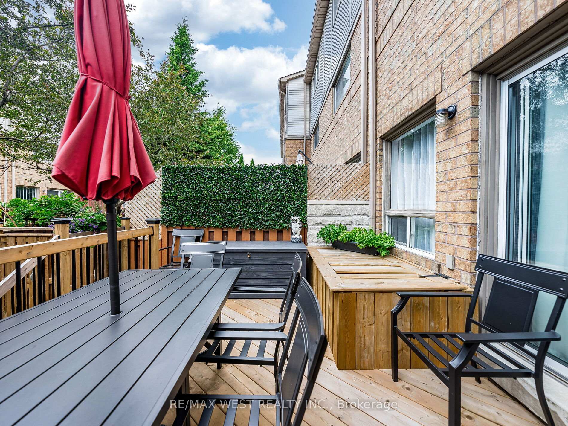 4 Bedrooms Condo at 1168 Arena, Mississauga For sale