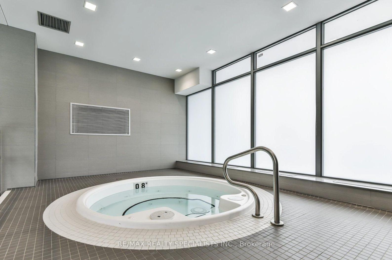 2 Bedrooms Condo at 50 Forest Manor, Toronto For sale
