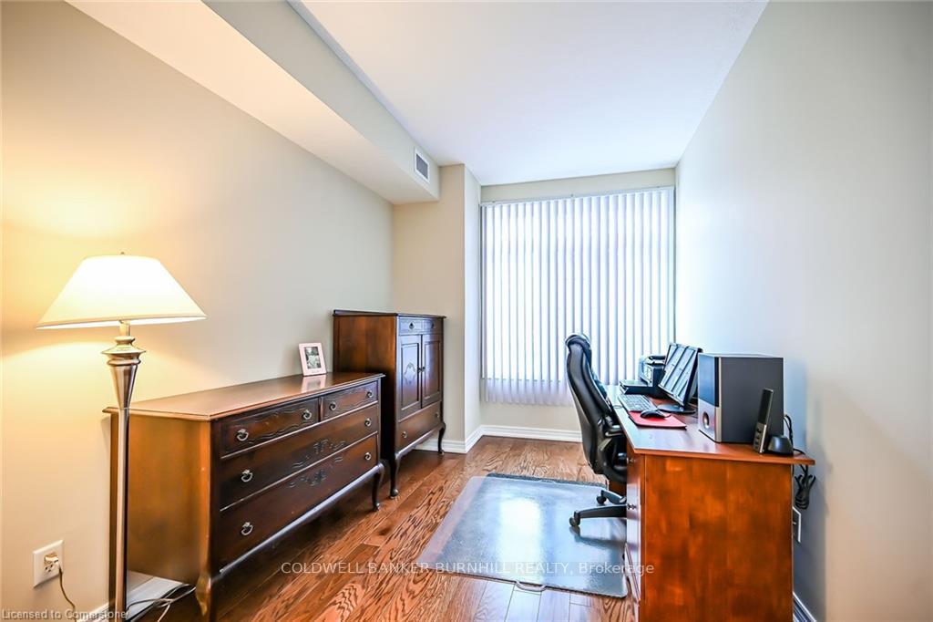 2 Bedrooms Condo at 396 Plains,  Burlington For sale