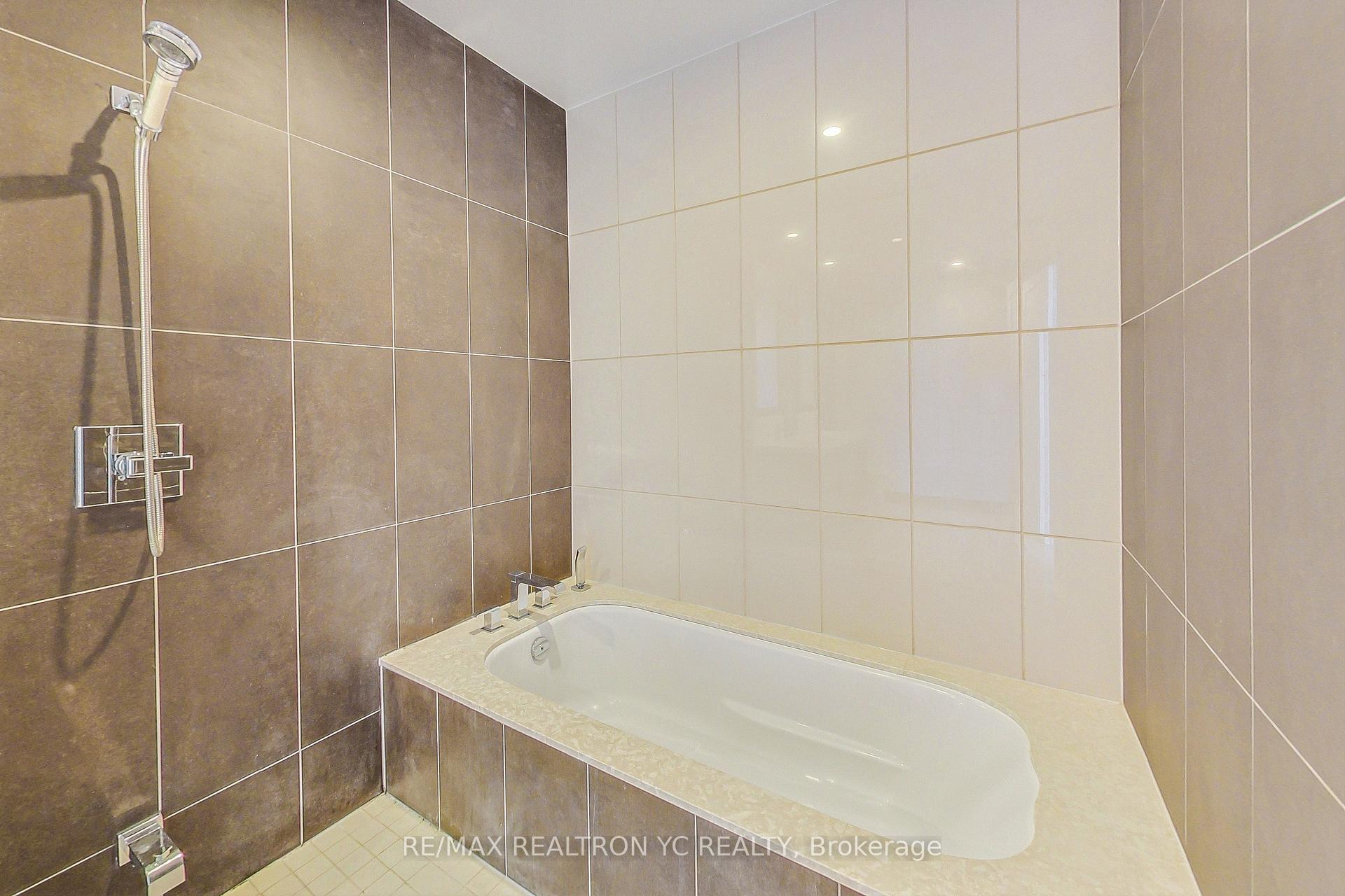 4 Bedrooms Condo at 2 Anndale, Toronto For sale