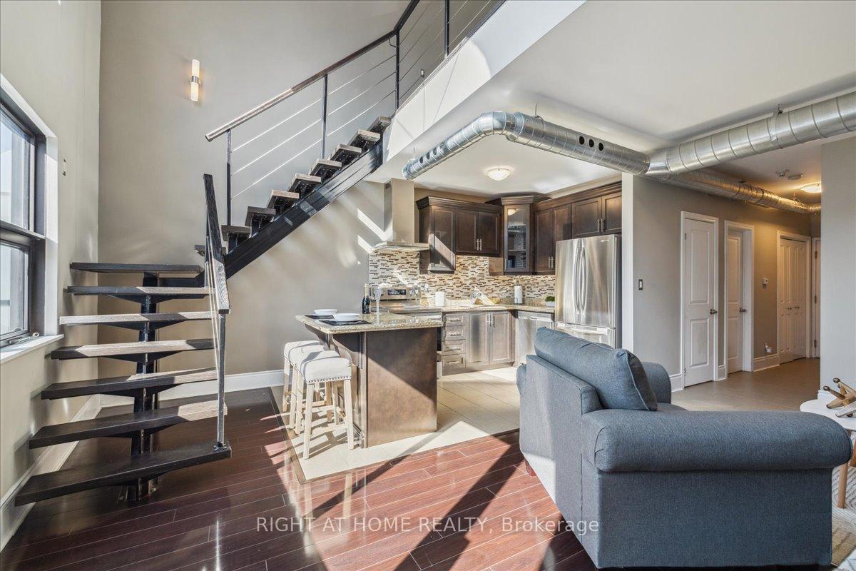 2 Bedrooms Condo at 80 King William, Hamilton For sale
