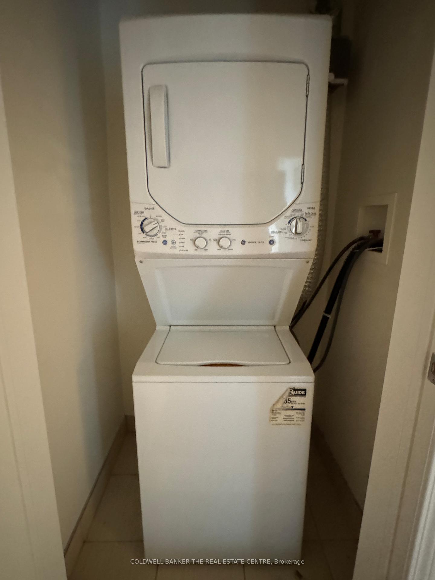 3 Bedrooms Condo at 19 Coneflower, Toronto For sale