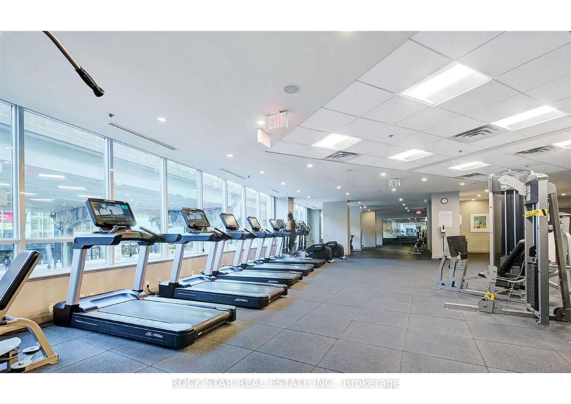 2 Bedrooms Condo at 18 Harbour,  Toronto For sale