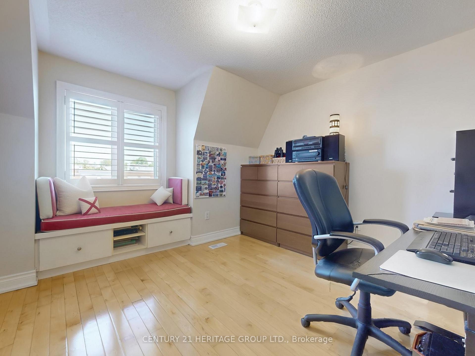 4 Bedrooms Condo at 127 Mill, Toronto For sale