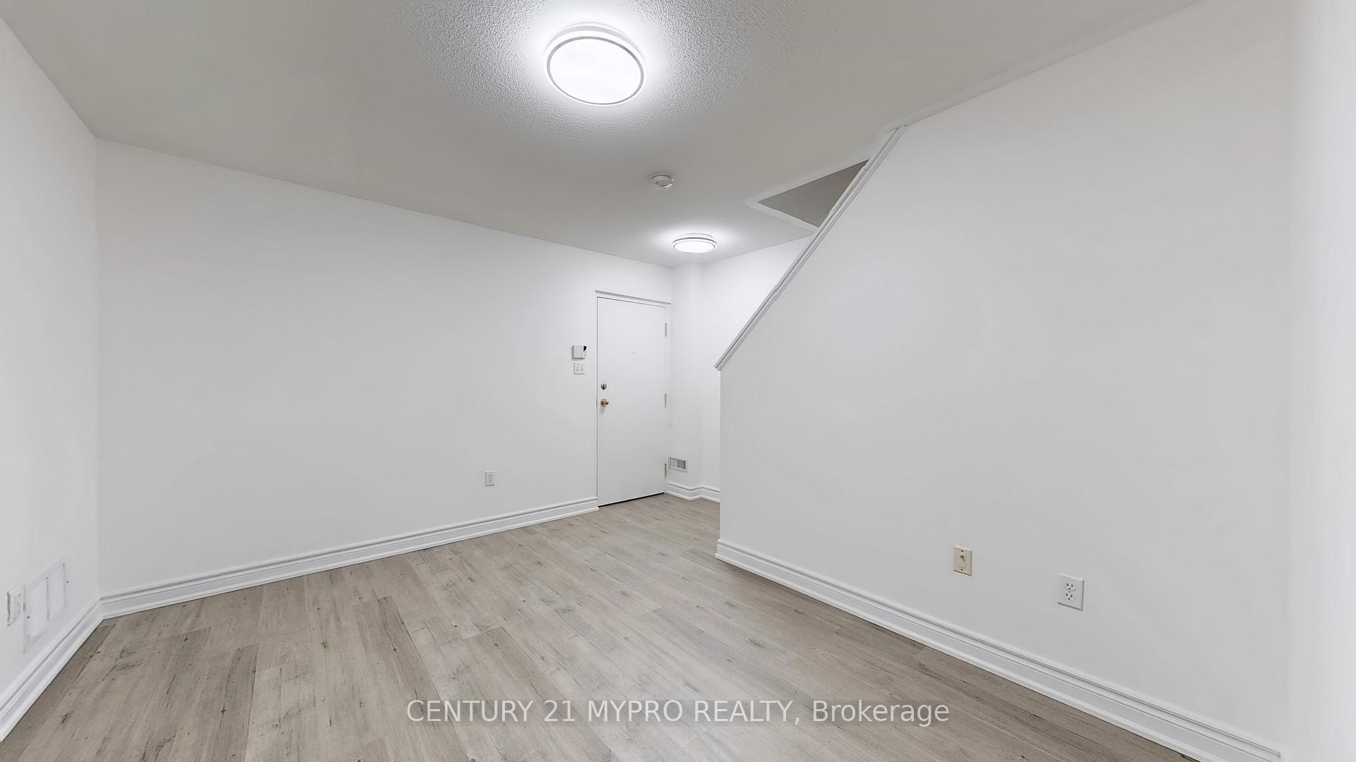 3 Bedrooms Condo at 735 New Westminster,  Vaughan For sale