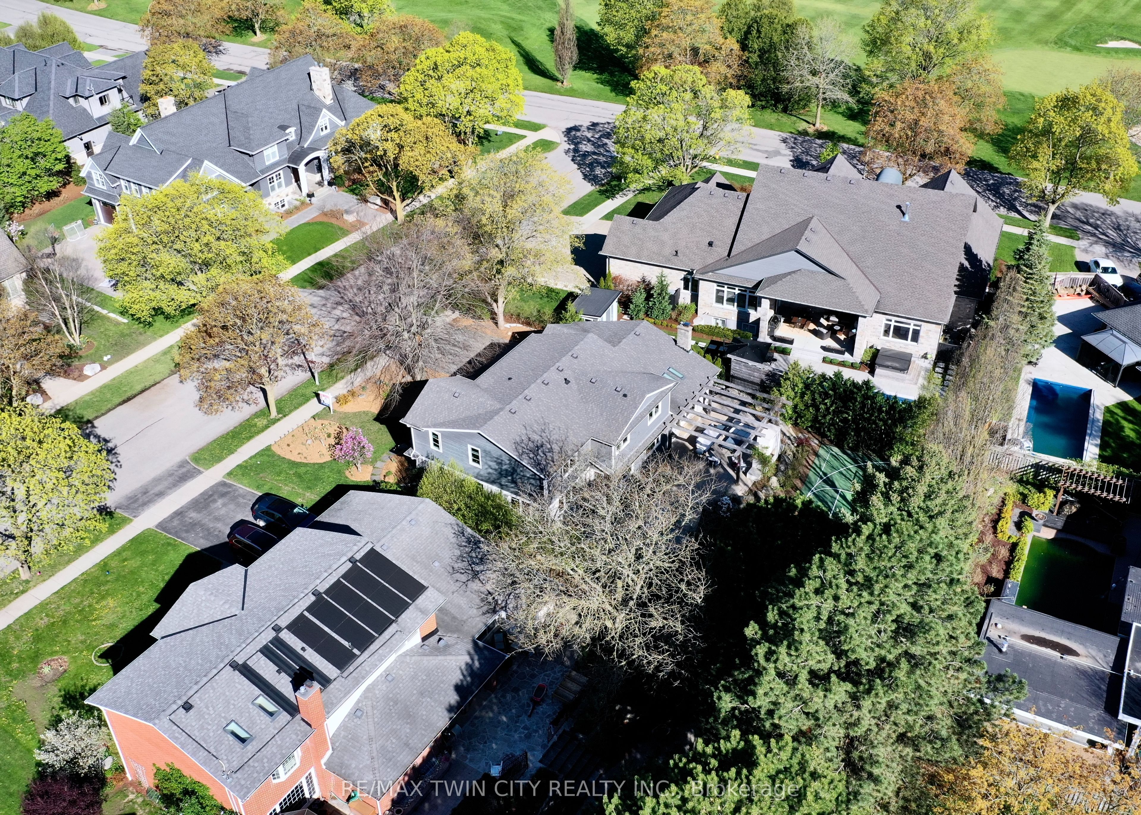 7 Huntley Crescent