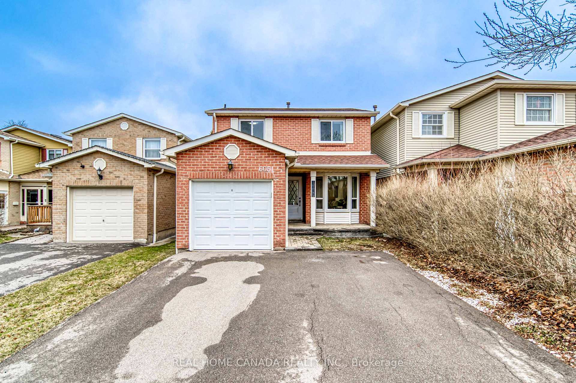 6051 Fullerton Crescent, Mississauga, ON L5N 3A3