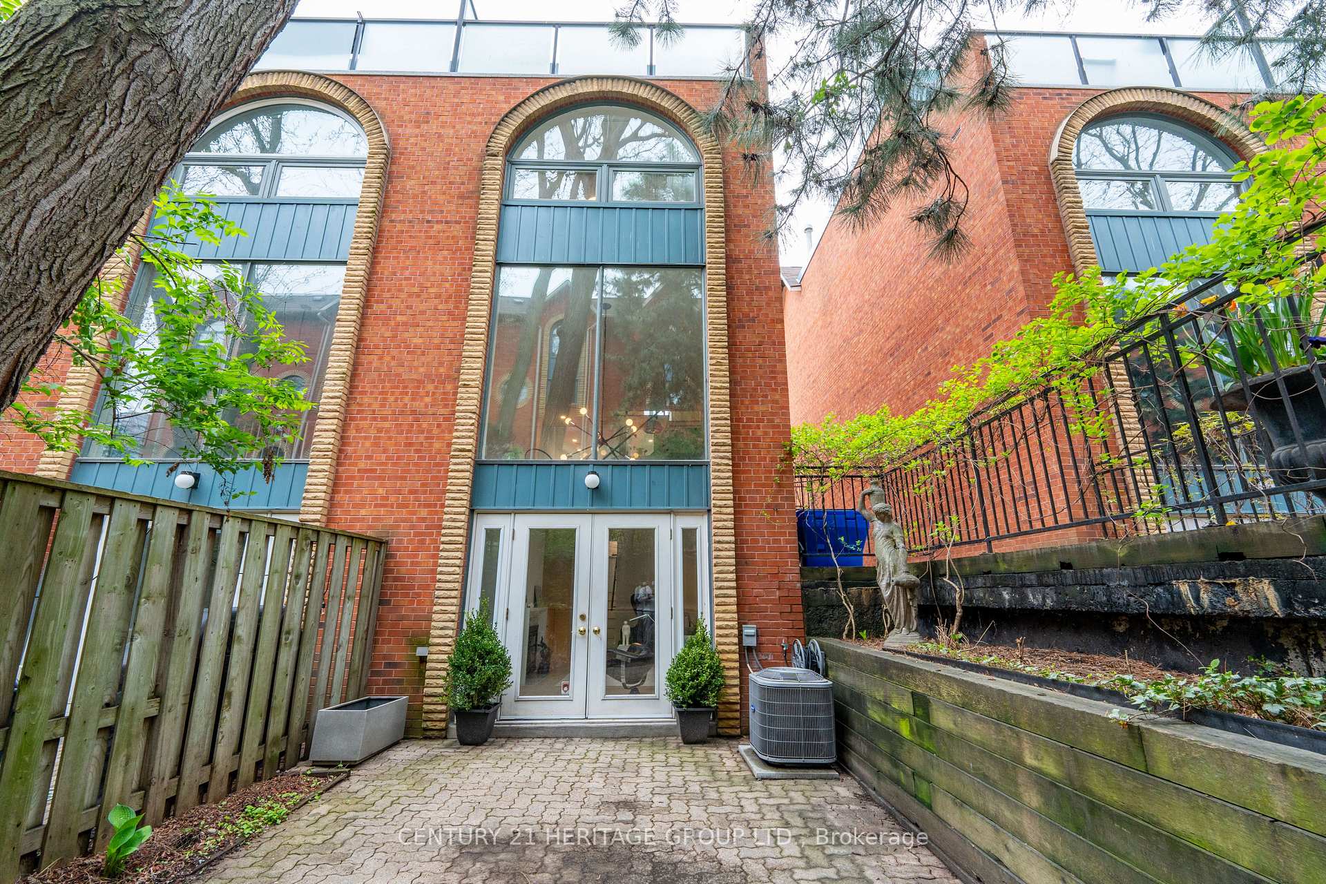 3 Bedrooms Condo at 280 Sherbourne, Toronto For sale