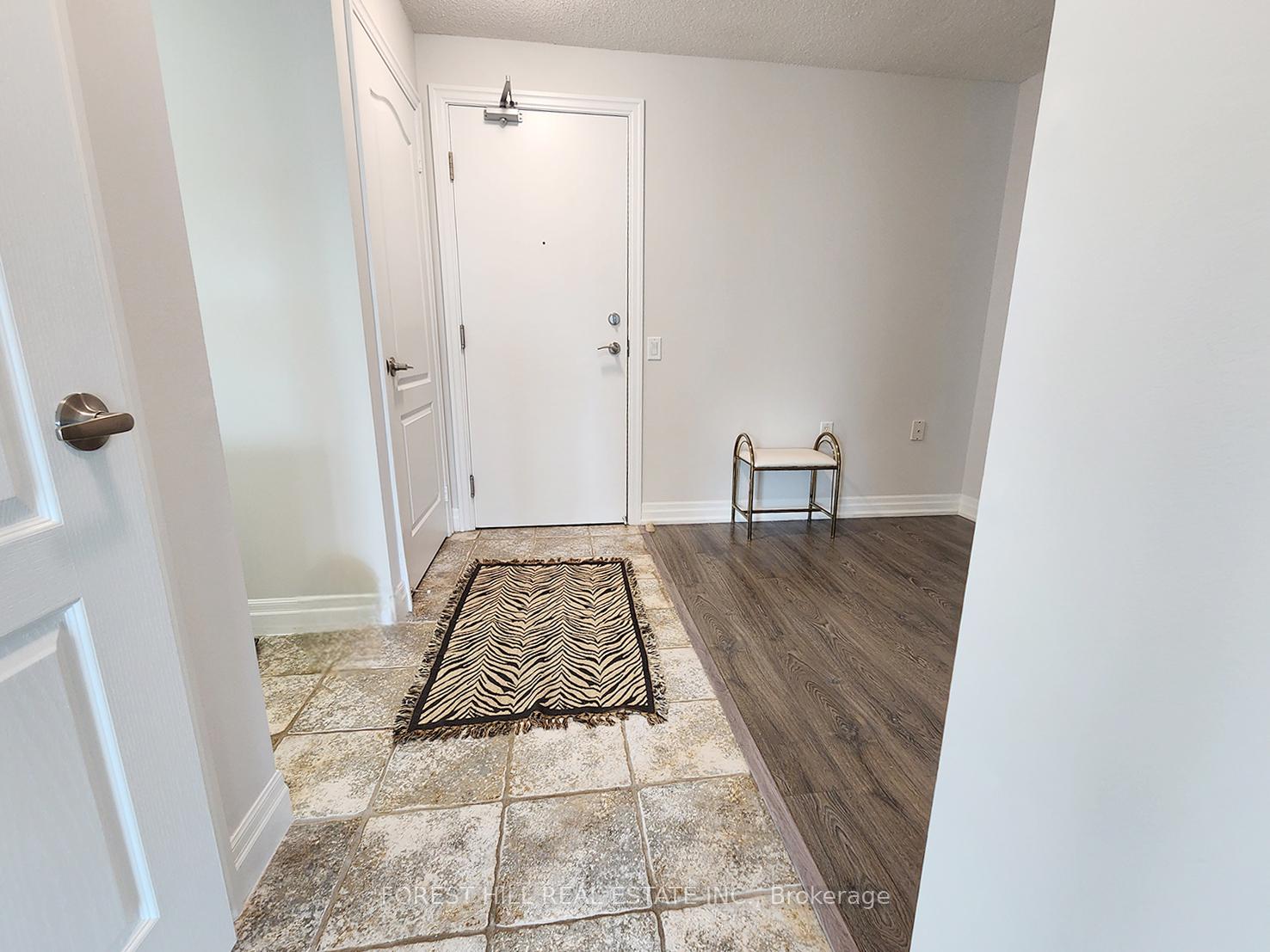 3 Bedrooms Condo at 21 Hillcrest, Toronto For sale