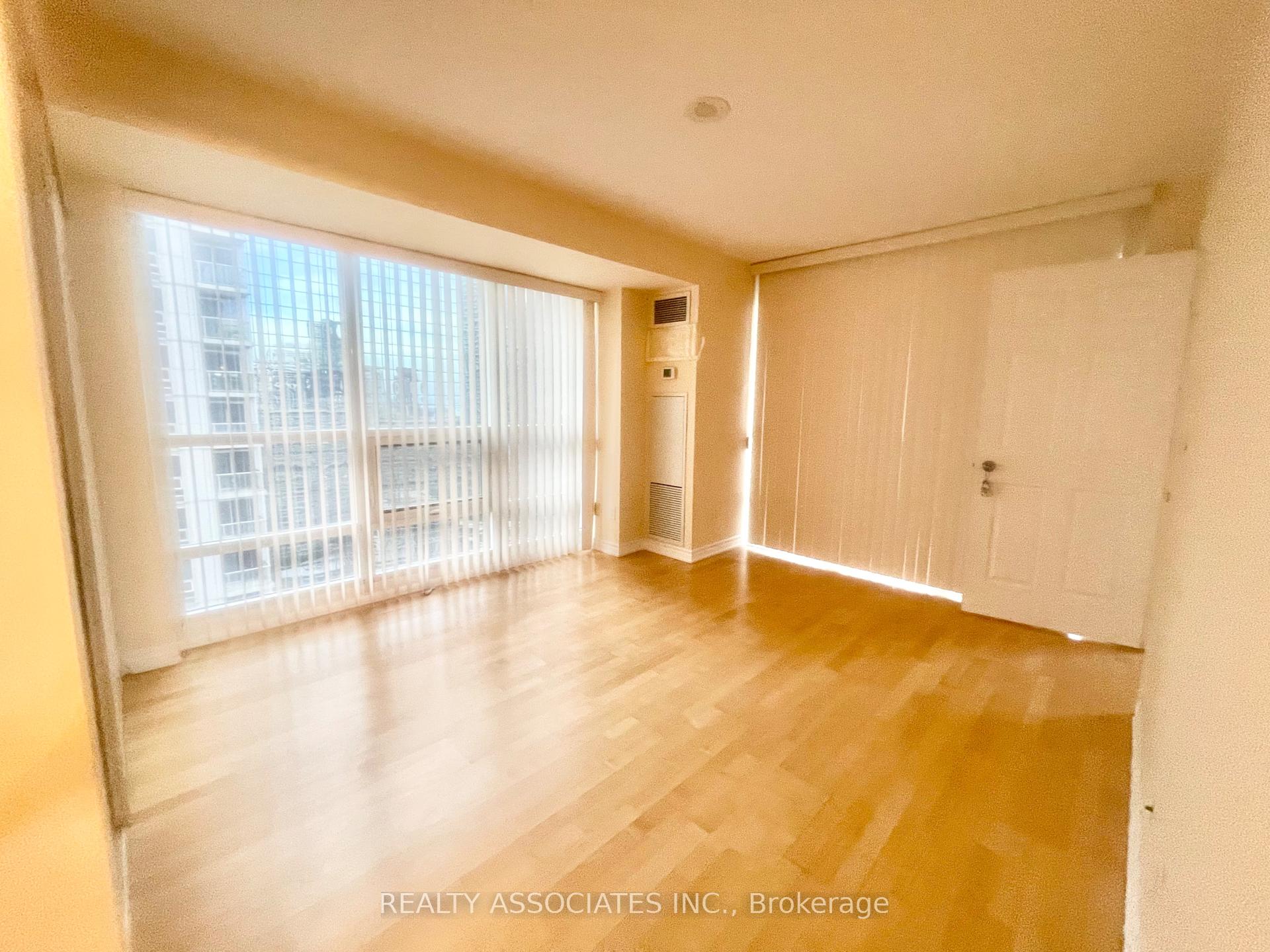 3 Bedrooms Condo at 761 Bay, Toronto For sale