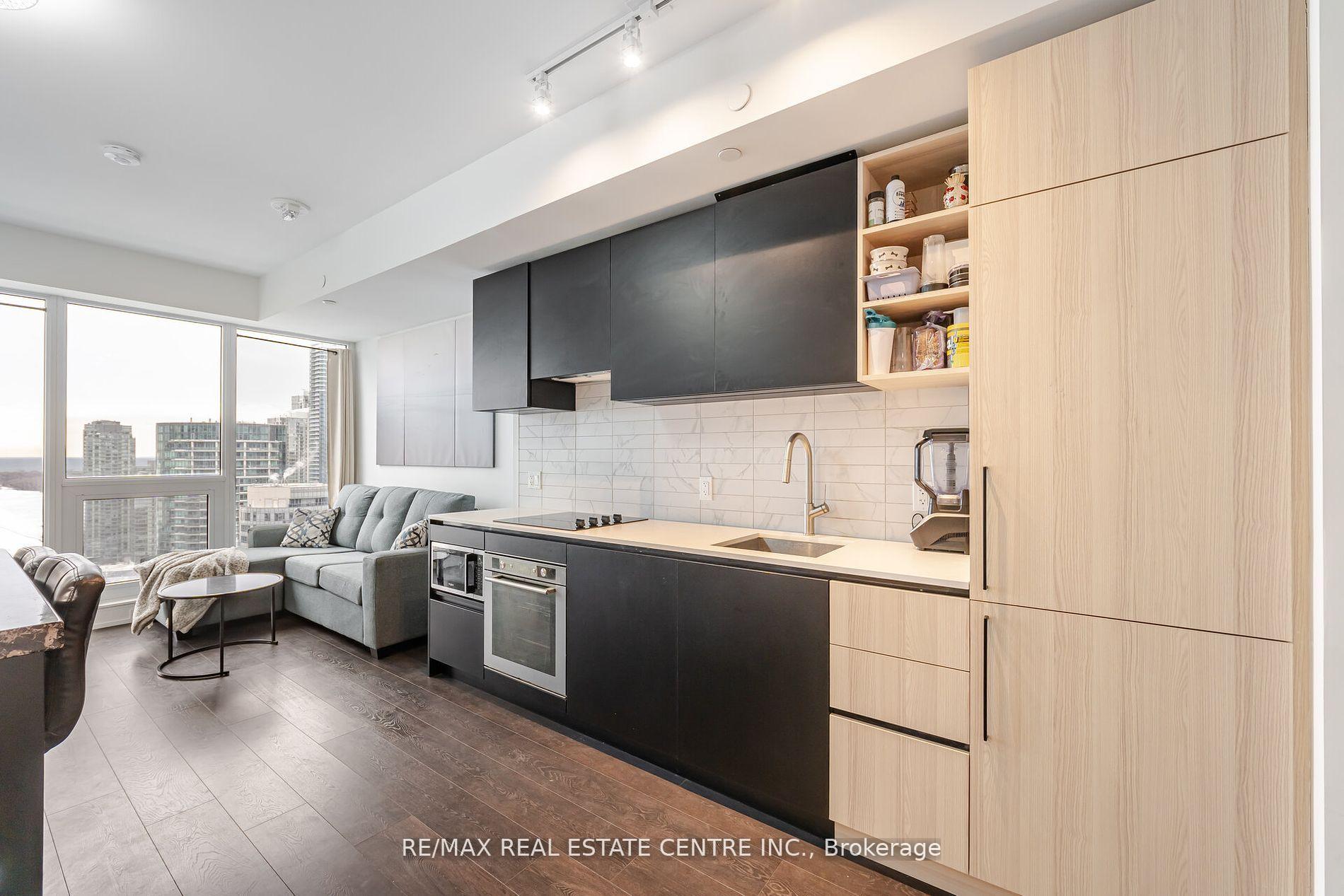 2 Bedrooms Condo at 55 Mercer,  Toronto For sale