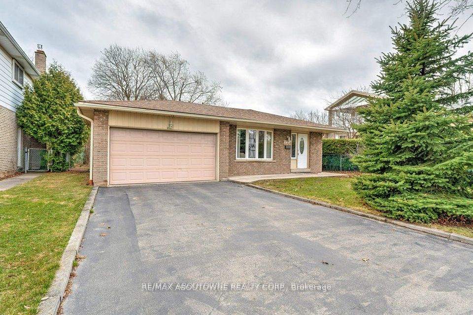 2334 Wyandotte