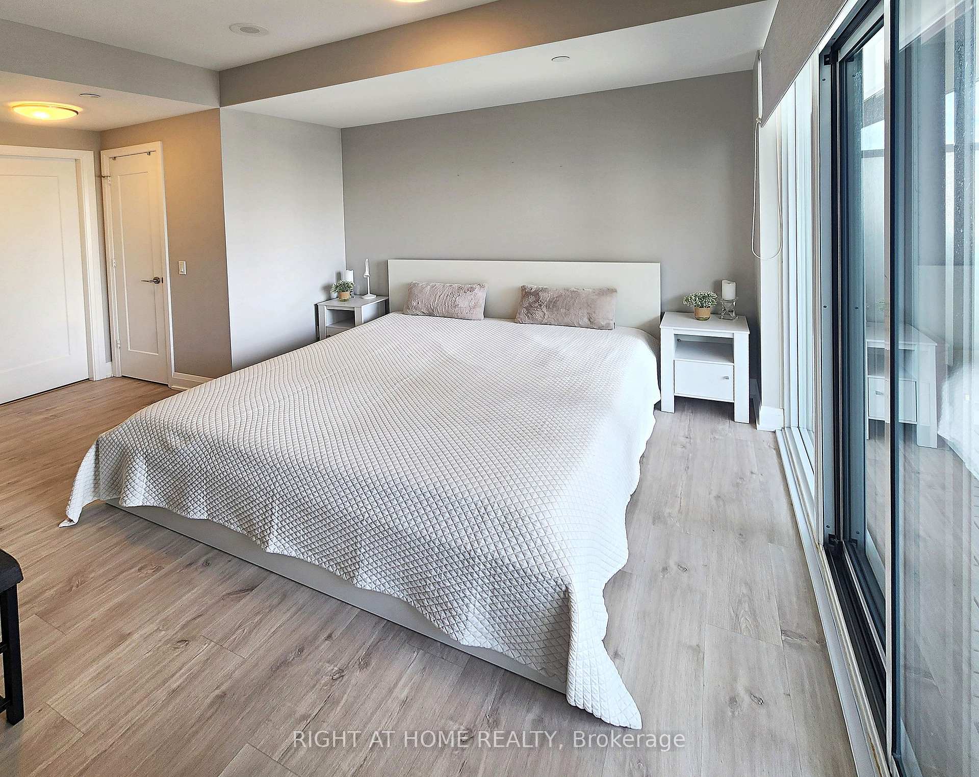 2 Bedrooms Condo at 56 Annie Craig, Toronto For sale