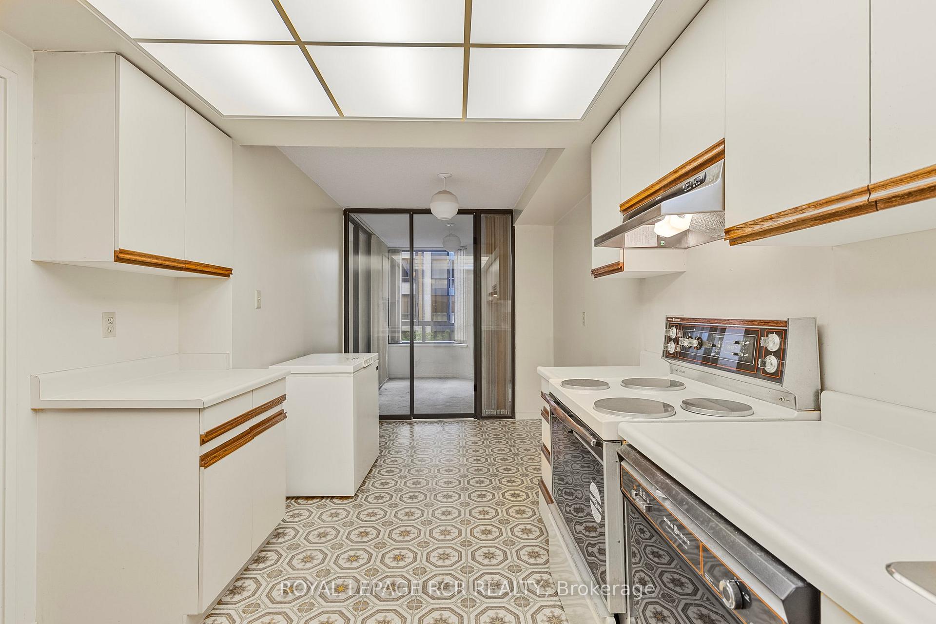 2 Bedrooms Condo at 195 St Patrick, Toronto For sale