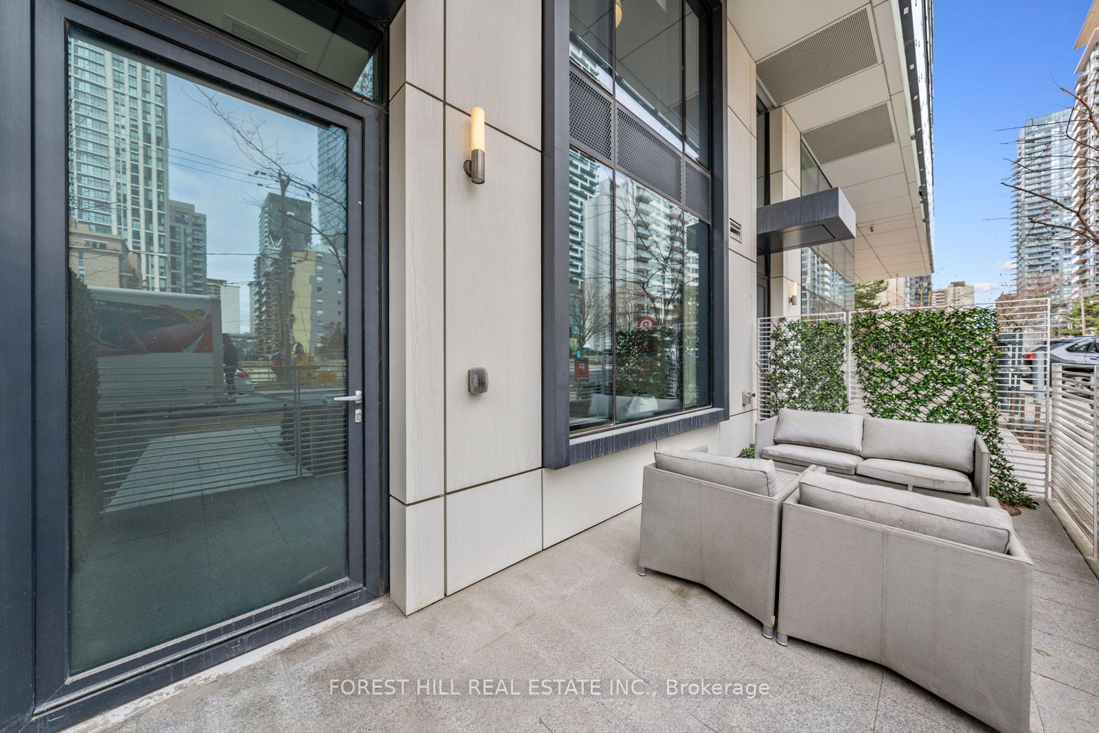 2 Bedrooms Condo at 161 Roehampton, Toronto For sale