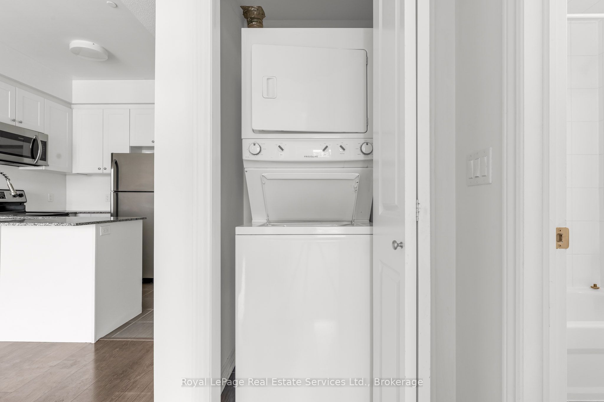 216 Oak Park Boulevard #231, Oakville 1015 - RO River Oaks
