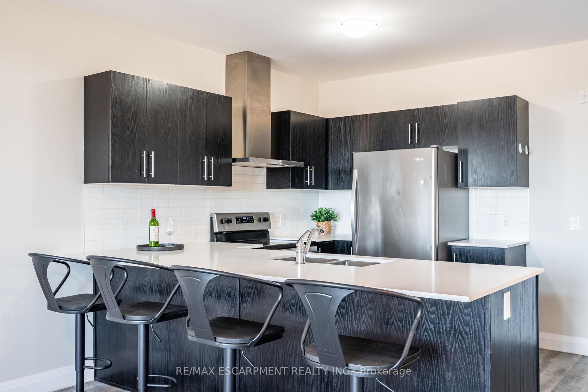 2 Bedrooms Condo at 1 Redfern, Hamilton For sale
