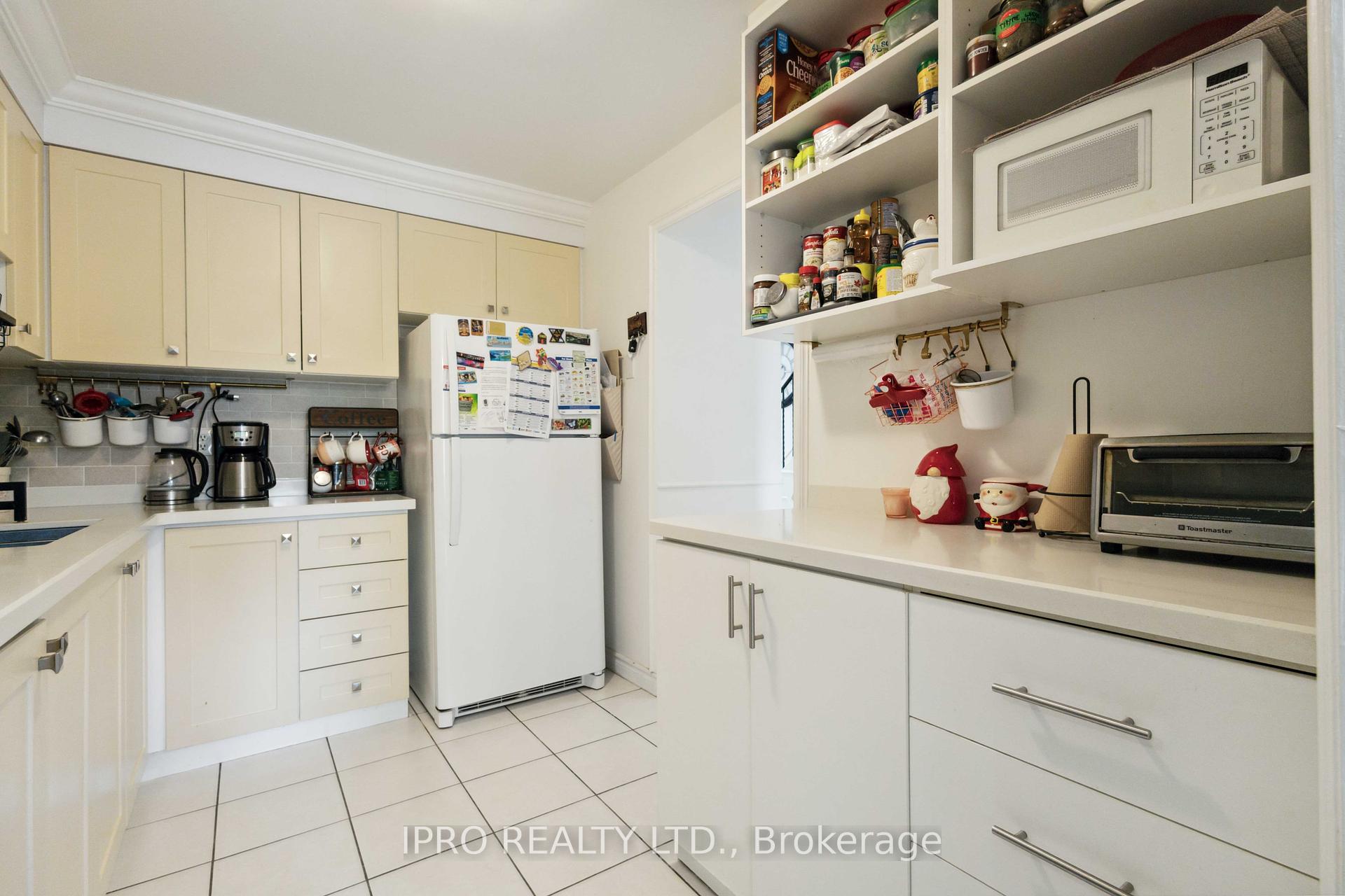 5 Bedrooms Condo at 50 Bridletowne, Toronto For sale