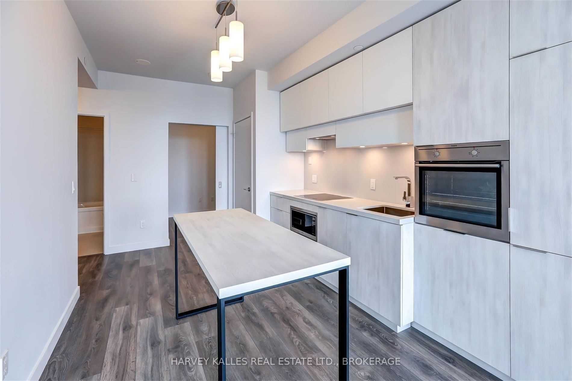 8 Eglinton Avenue E 5201