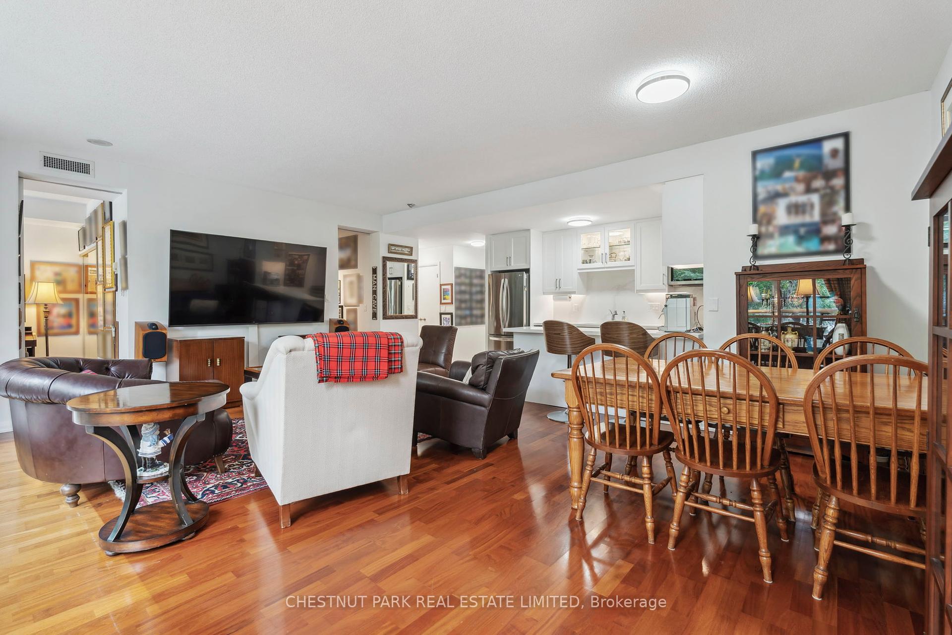 3 Bedrooms Condo at 11 Soho, Toronto For sale
