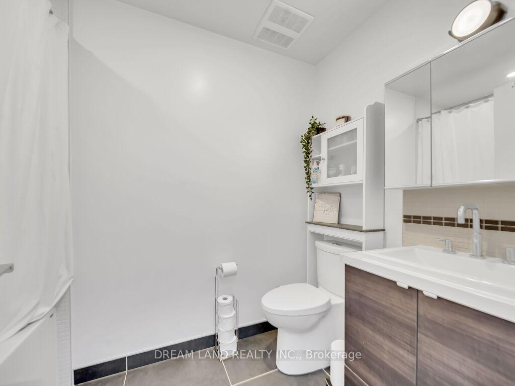 2 Bedrooms Condo at 35 Wabash, Toronto For sale