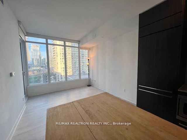 70 Queens Wharf Road, #1011