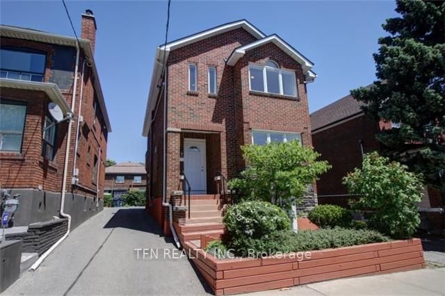 447 Oakwood