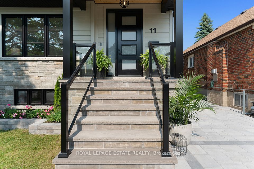 11 Hunt Club Drive, Toronto, ON M1N 2W6