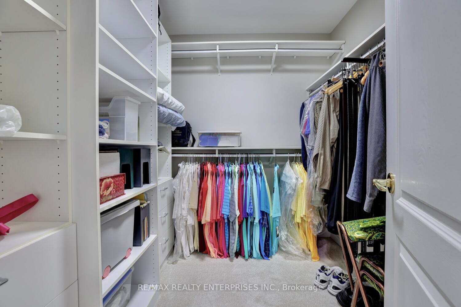 3 Bedrooms Condo at 1900 The Collegeway, Mississauga For sale