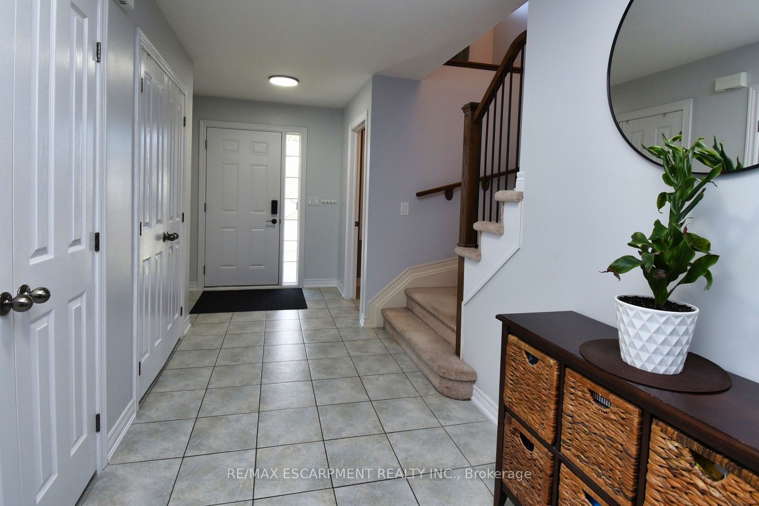 160 Wallace Avenue S