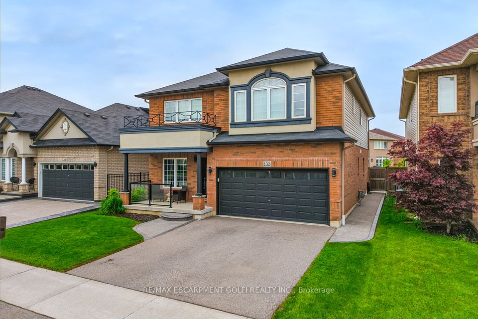 132 Lampman Drive, Grimsby, ON L8W 4A2