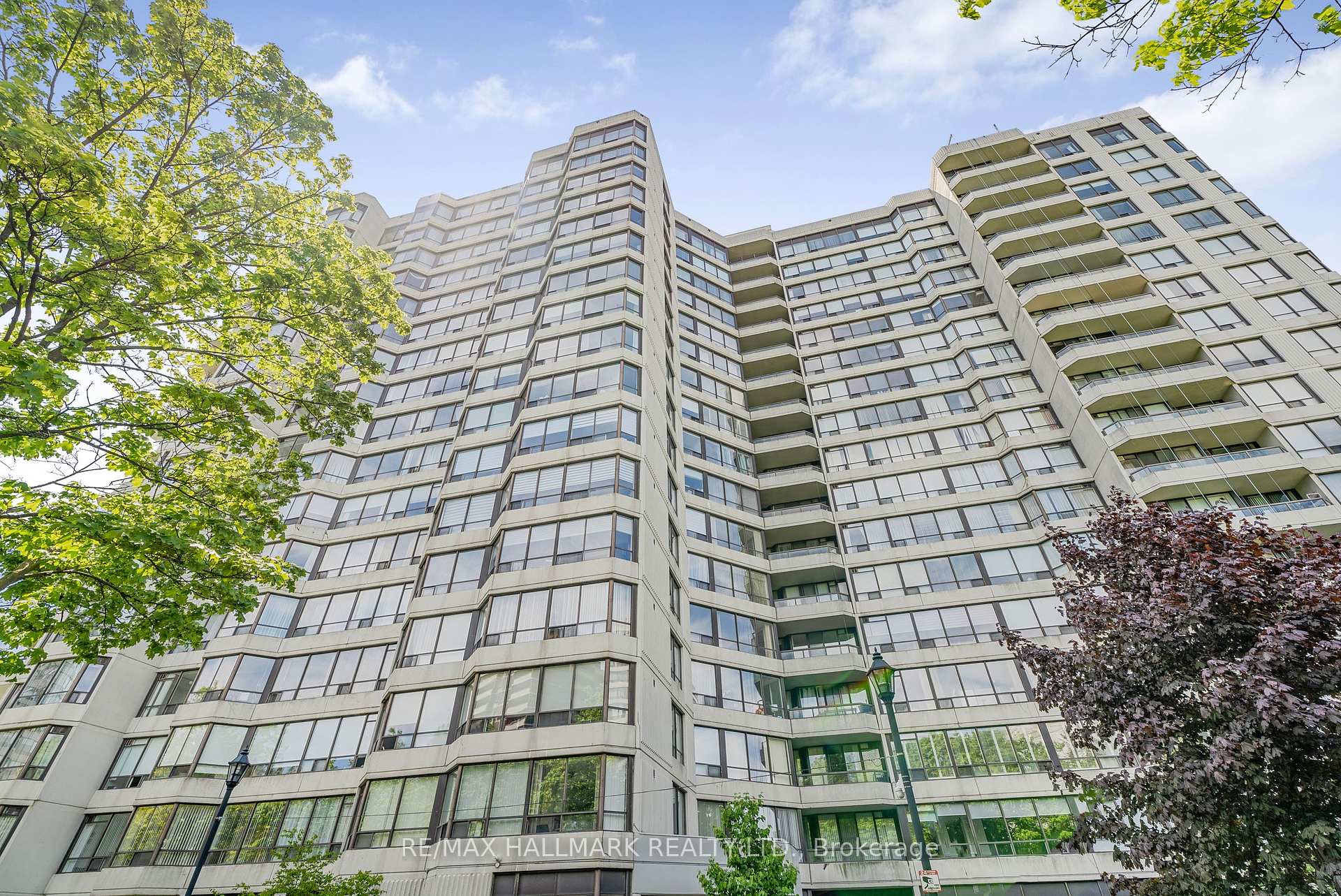 3 Bedrooms Condo at 1121 Steeles, Toronto For sale