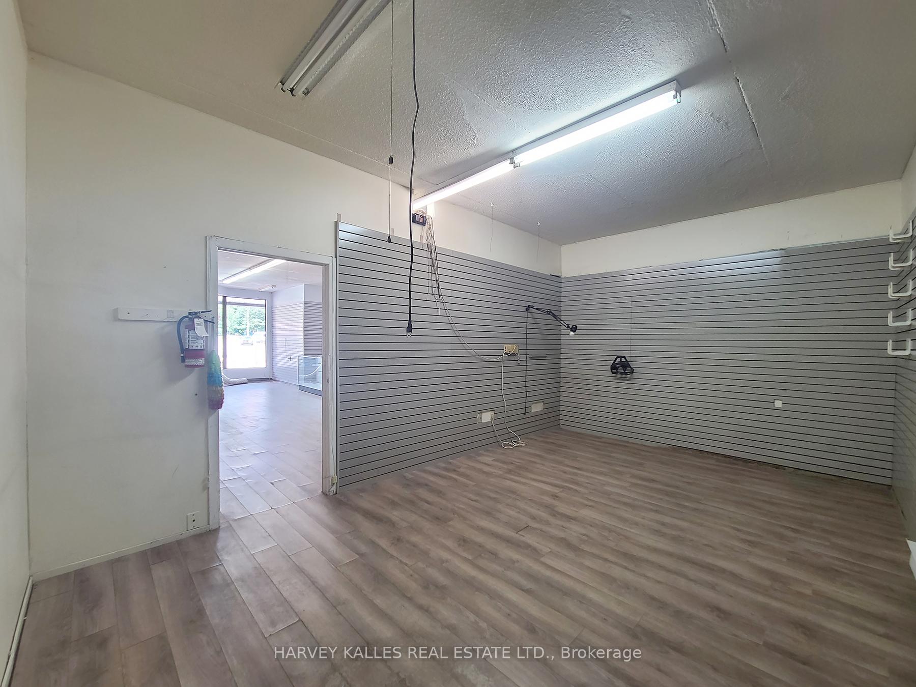 3819 Lake Shore Boulevard W retail