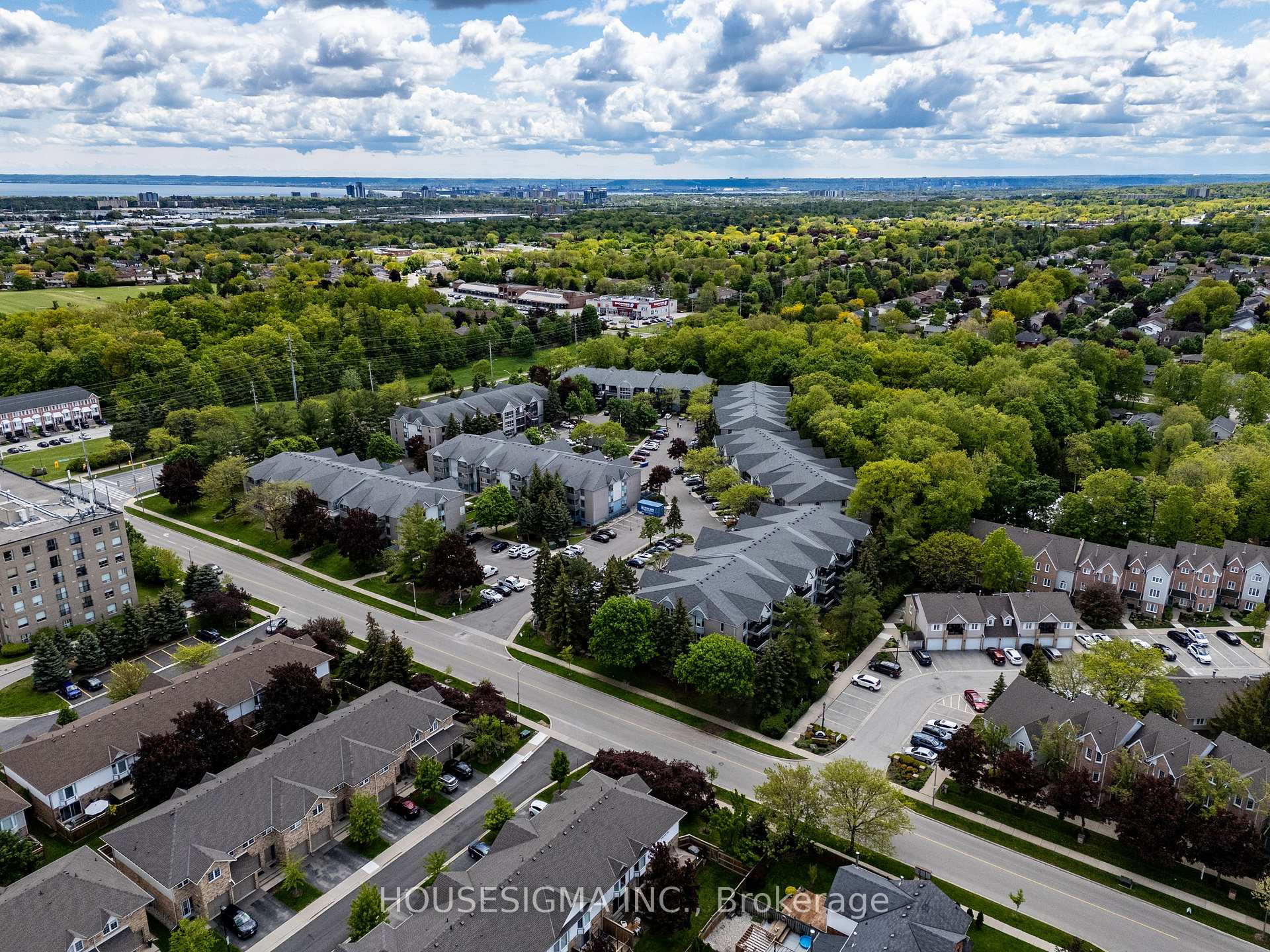 2 Bedrooms Condo at 2010 Cleaver, Burlington For sale