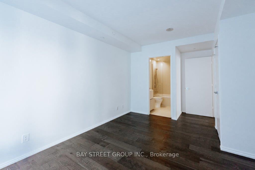 2 Bedrooms Condo at 1 Bloor, Toronto For sale