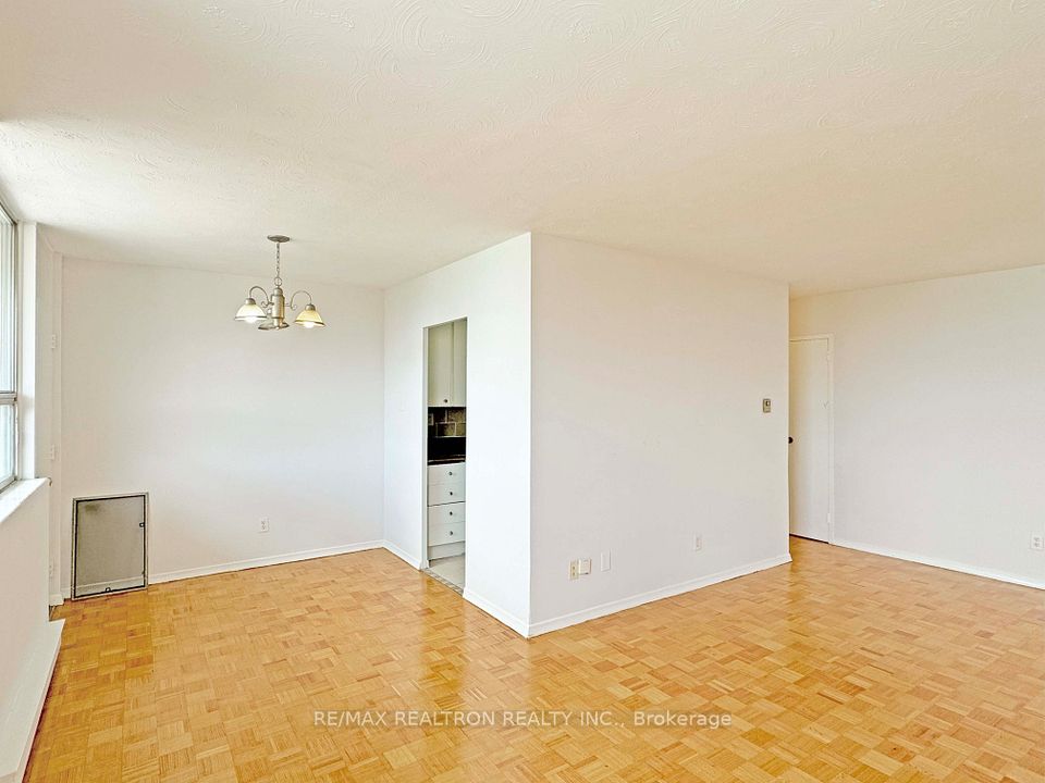 525 Eglinton Avenue