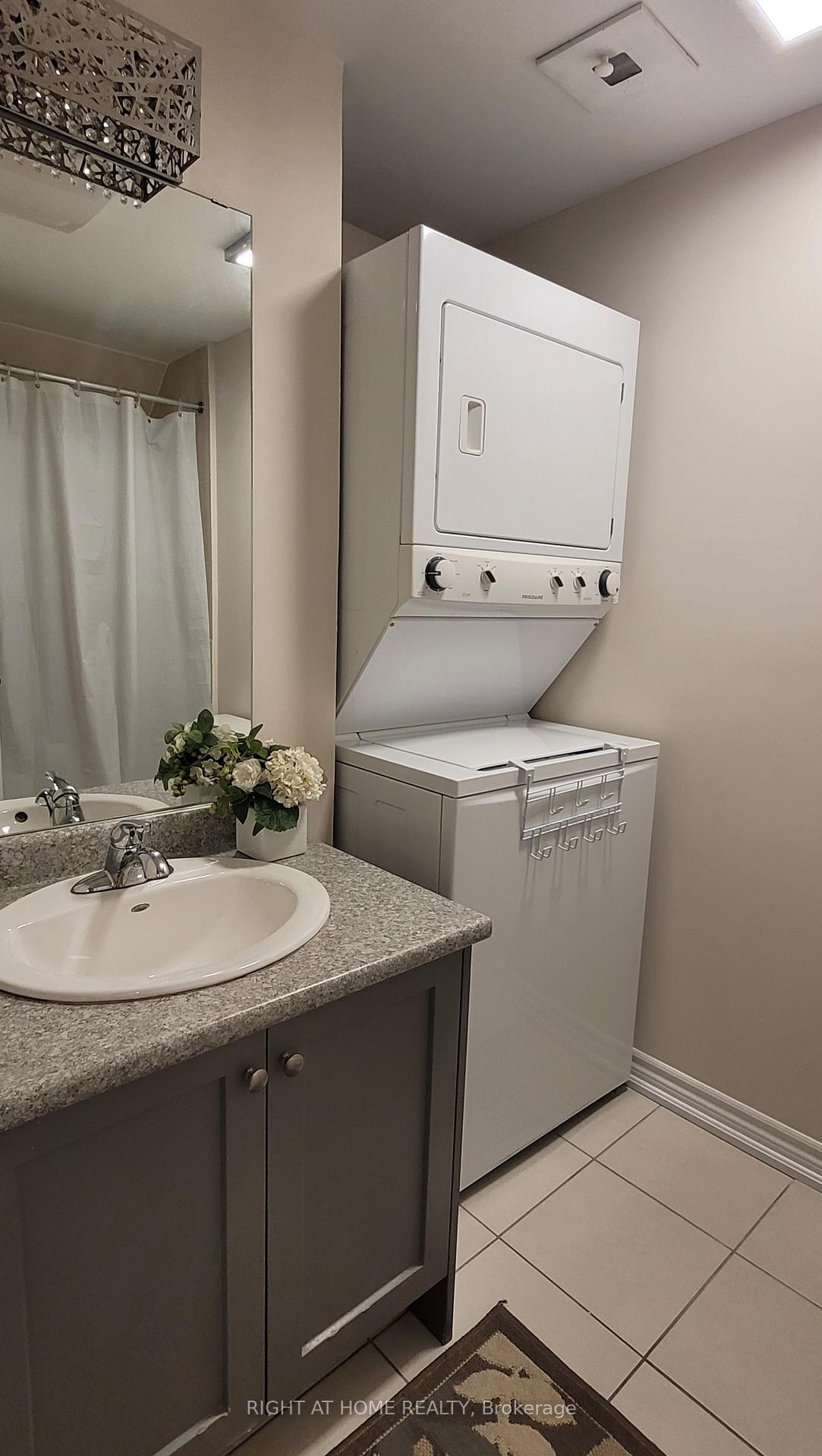 1 Bedroom Condo at 380 Hopewell, Toronto For sale