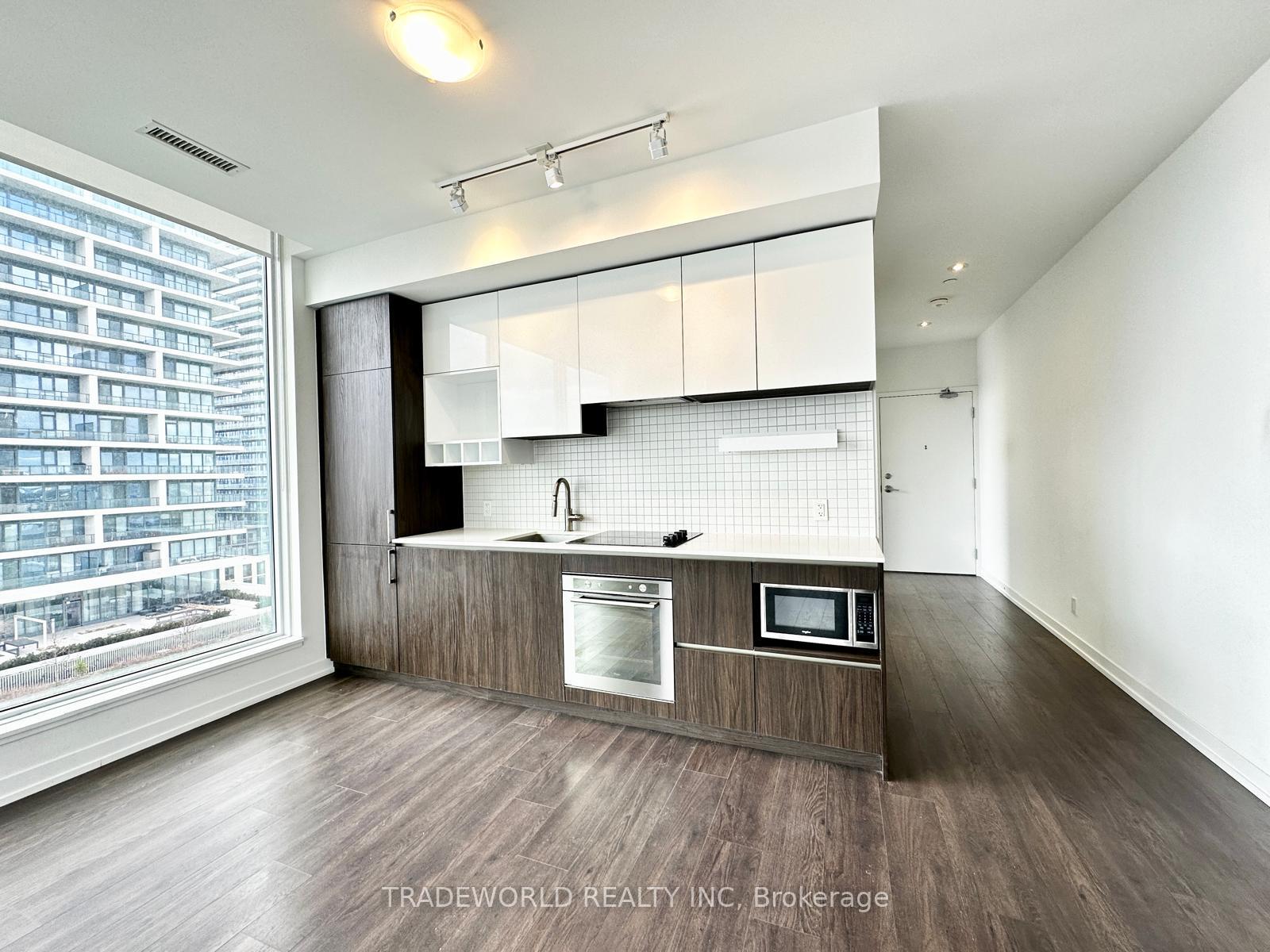 3 Bedrooms Condo at 898 Portage,  Vaughan For sale