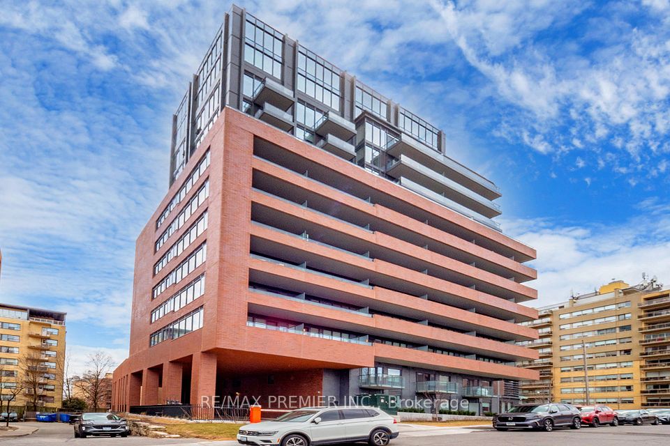 2525 Bathurst Street