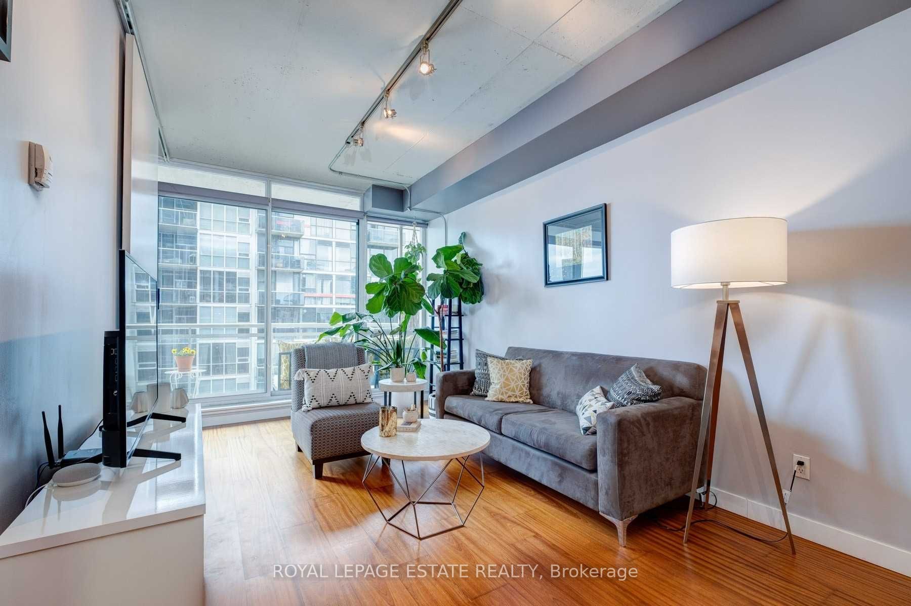 38 Niagara Street, #609