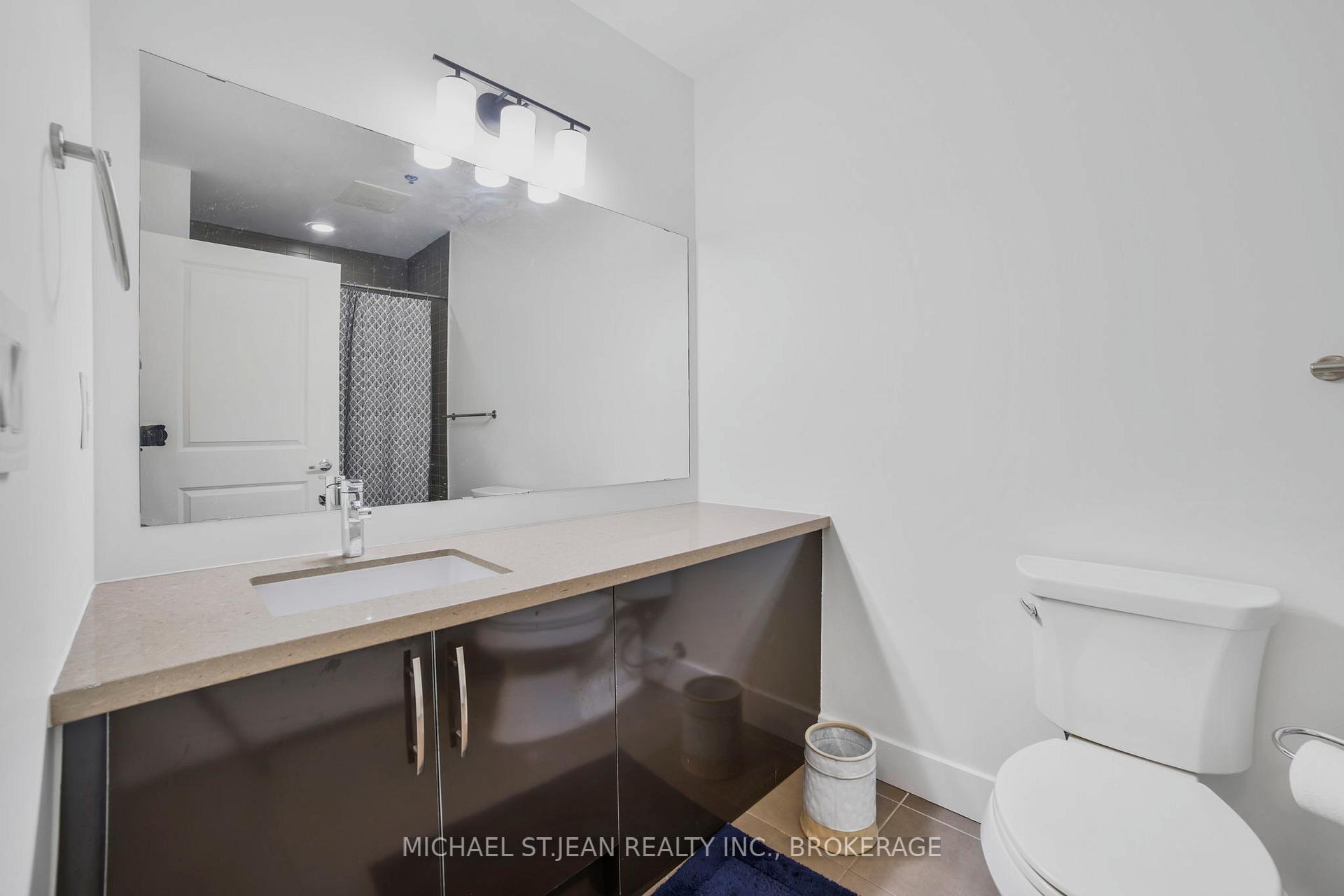 2 Bedrooms Condo at 90 Charlton,  Hamilton For sale