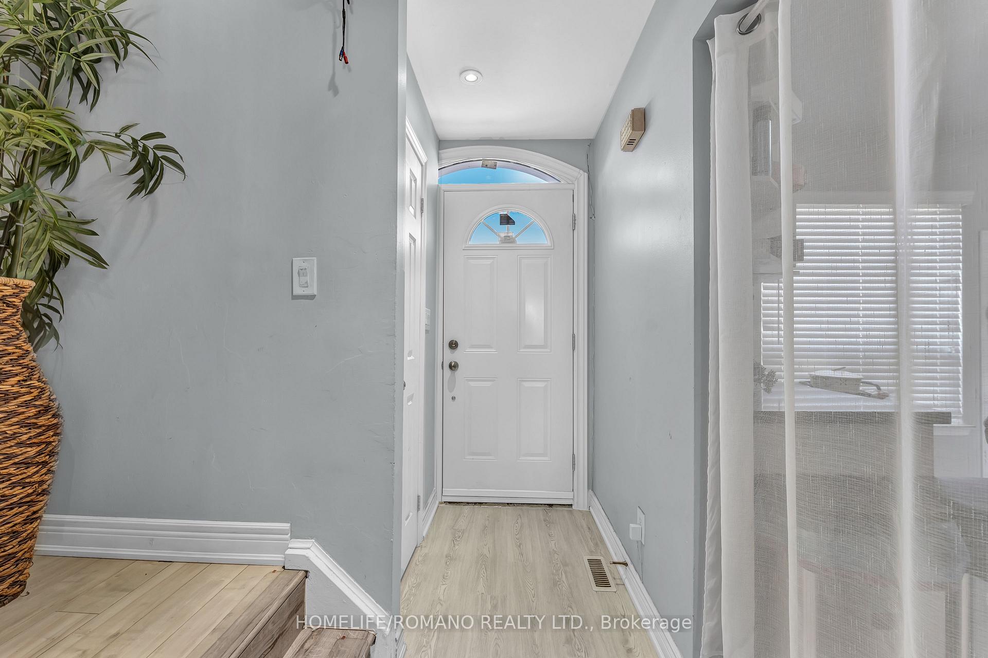 4 Bedrooms Condo at 7440 Goreway, Mississauga For sale