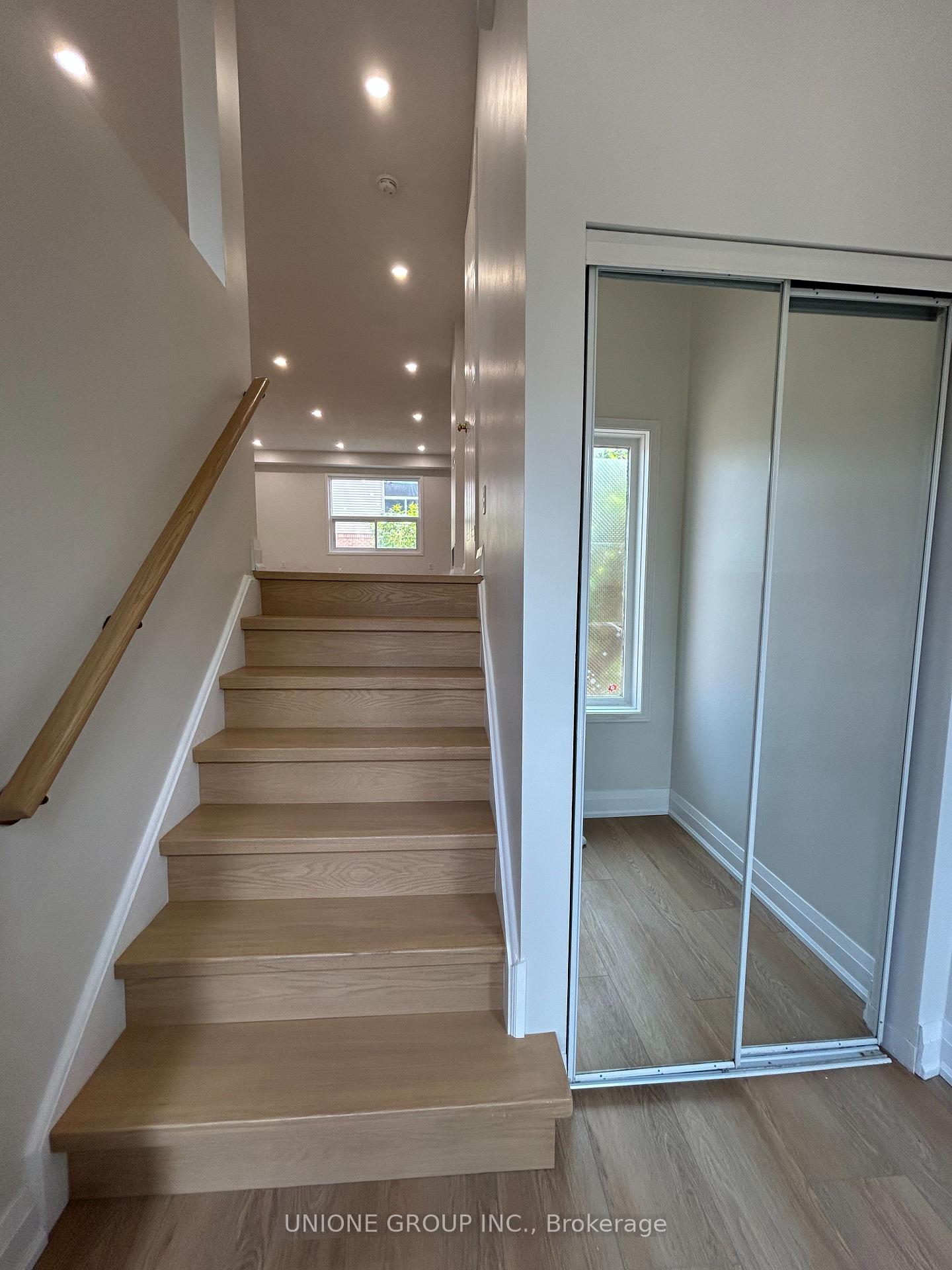3 Bedrooms Condo at 1570 Reeves, Oakville For sale