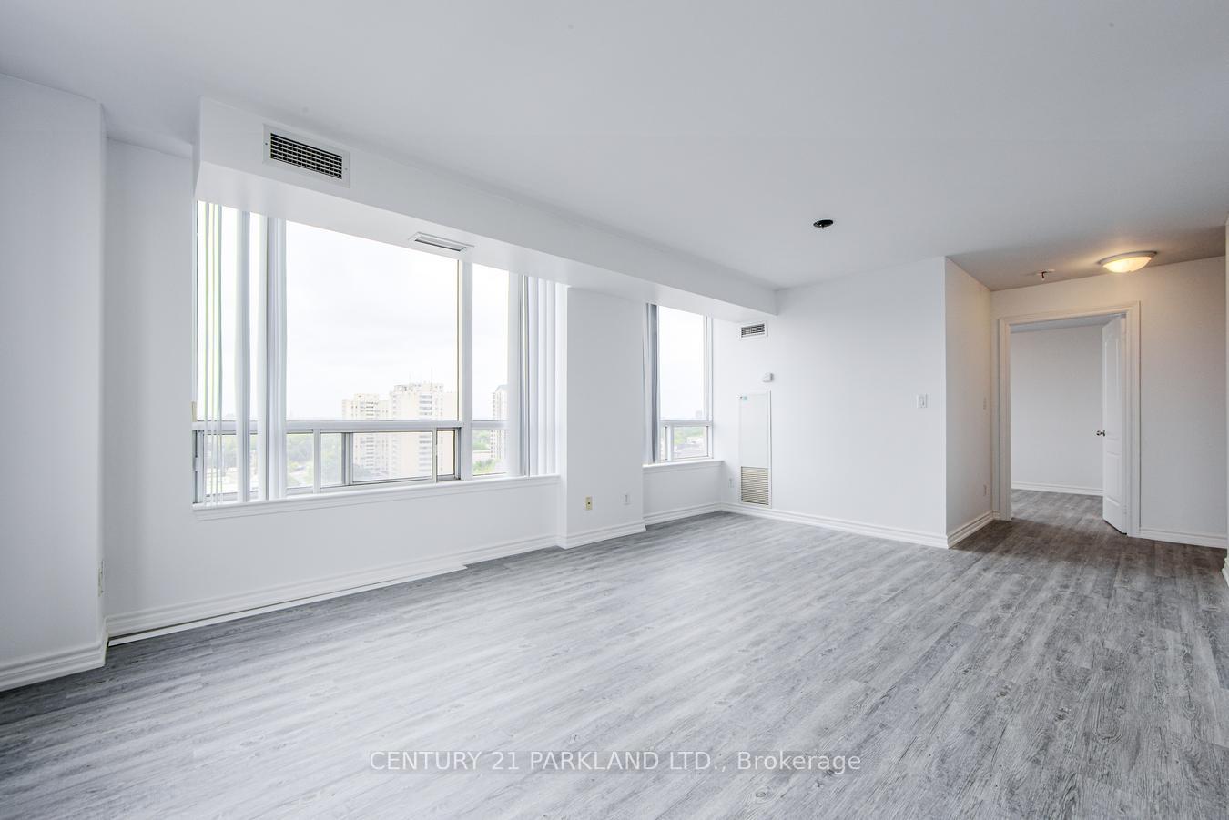 3 Bedrooms Condo at 8 Rean, Toronto For sale