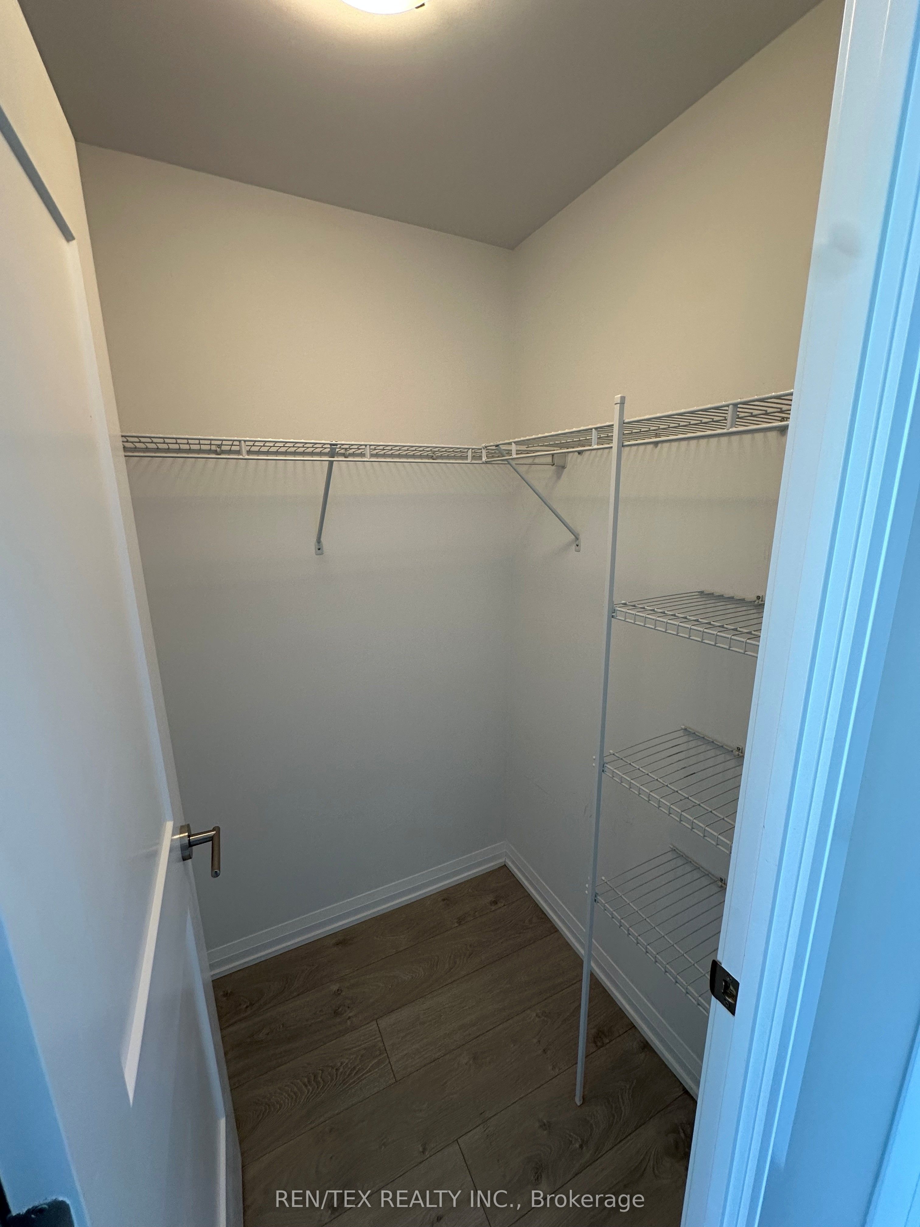 7895 Jane Street, #903