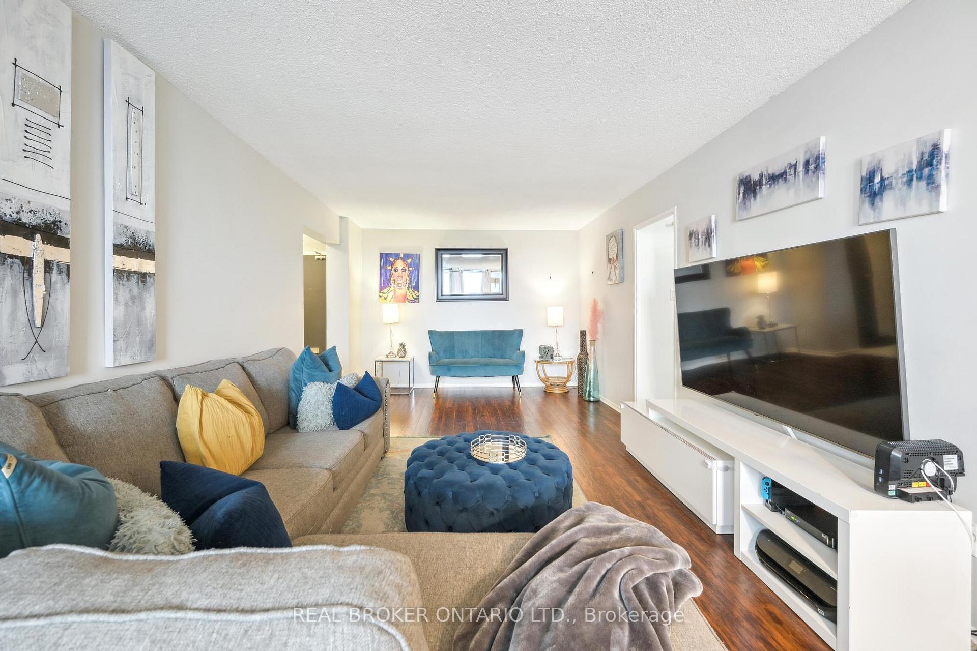 2 Bedrooms Condo at 451 The West Mall, Toronto For sale